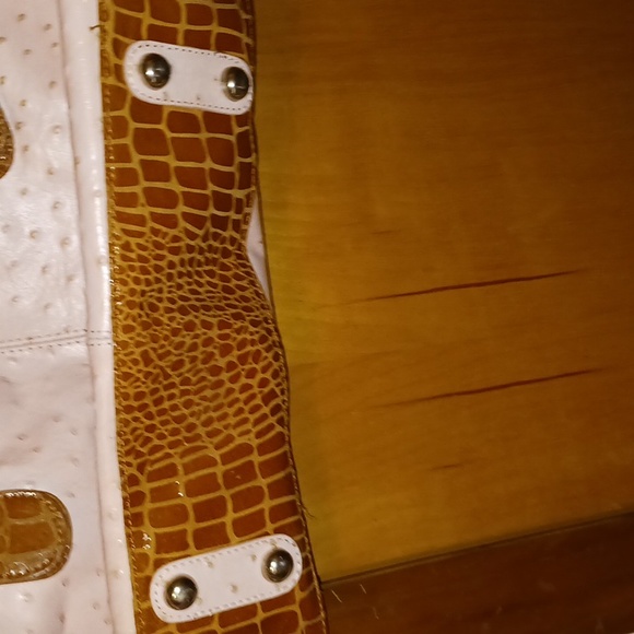 Handbag - Picture 5 of 9